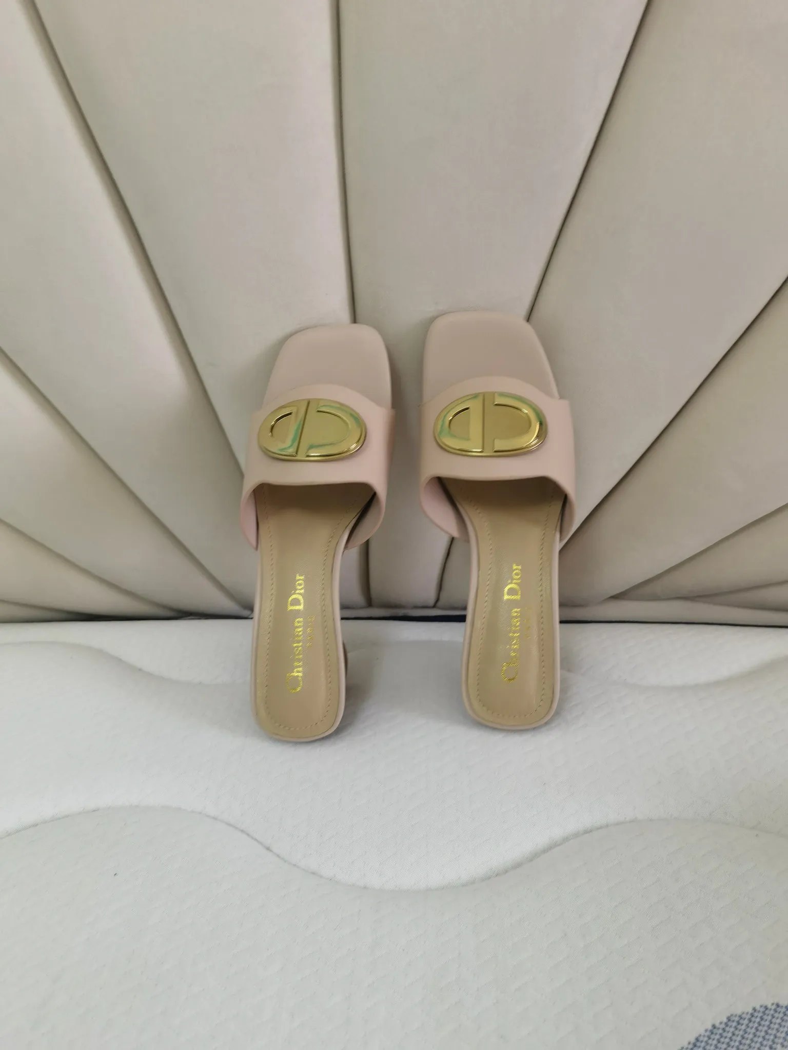 👟👟Ex-factory price 340👟👟 Genuine leather sole +40 Dior 2024 summer catwalk model shipped, heel height 6 cm, four colors available, black, white, apricot, blue, size 35-43